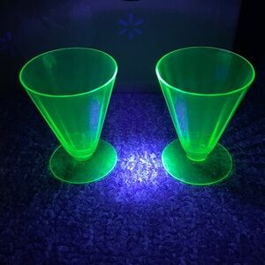 Uranium Glass Blown Canapé Cocktail Glasses Vintage Pair of 2 Pristine Condition
